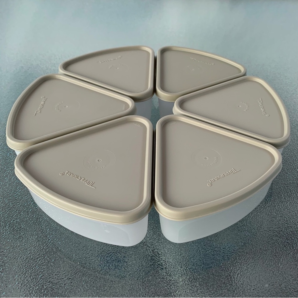 Tupperware Sprinkles Spice Pie Wedge Containers and Grey/Beige Lids ~ Set of 6